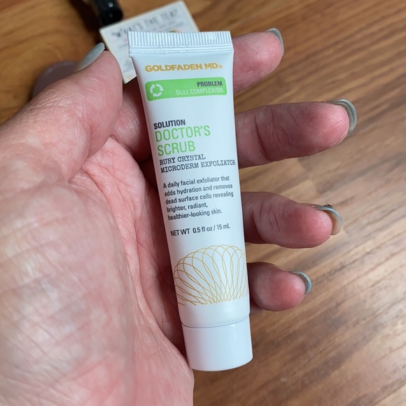 Cosmetic Samples - Picture 3 of 6